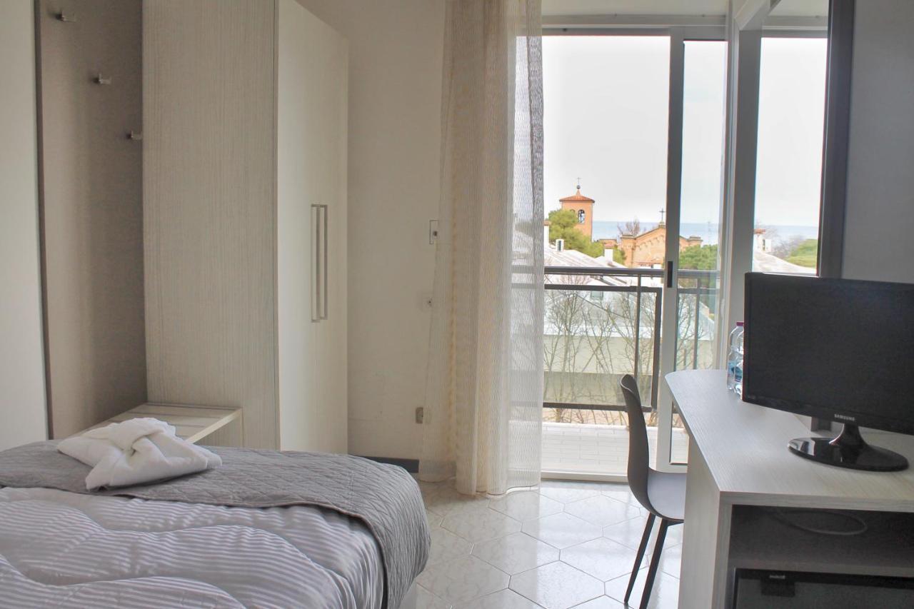 Hotel Maestri Riccione Exterior photo