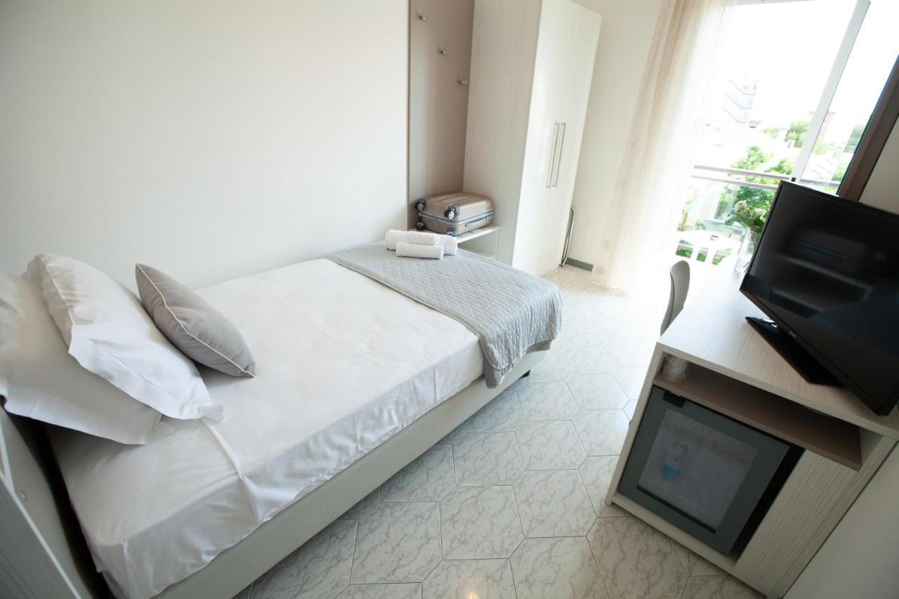Hotel Maestri Riccione Exterior photo