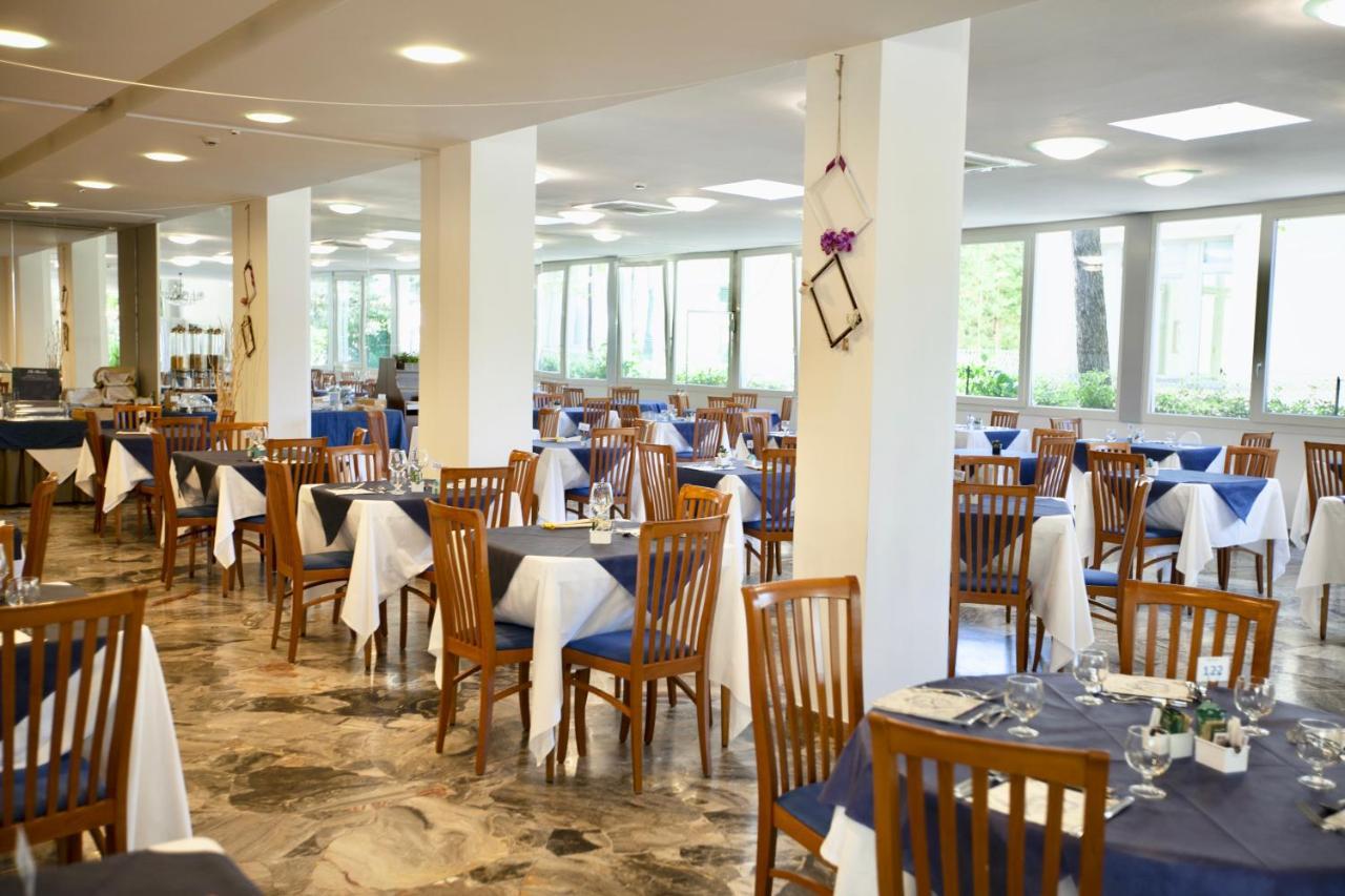 Hotel Maestri Riccione Exterior photo